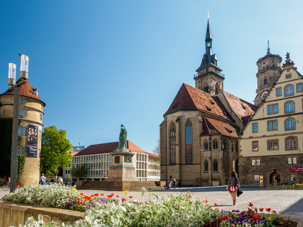 Schillerplatz with the Schiller monument, the Stiftskirche and the Fruchtkasten tower